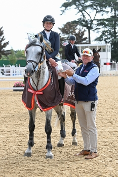 Nicole Pavitt and Casque D’Or bring home the win in the Redpost Equestrian Senior Foxhunter Masters